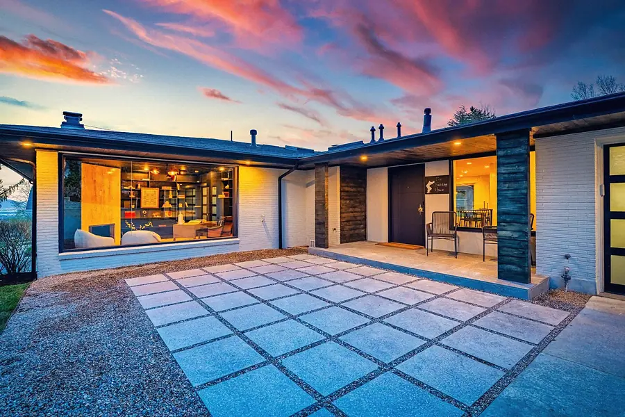 Fairway House open, light-filled room overlooking the golf course