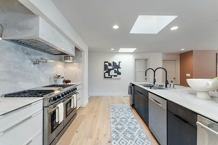 Fairway House kitchen and dining area